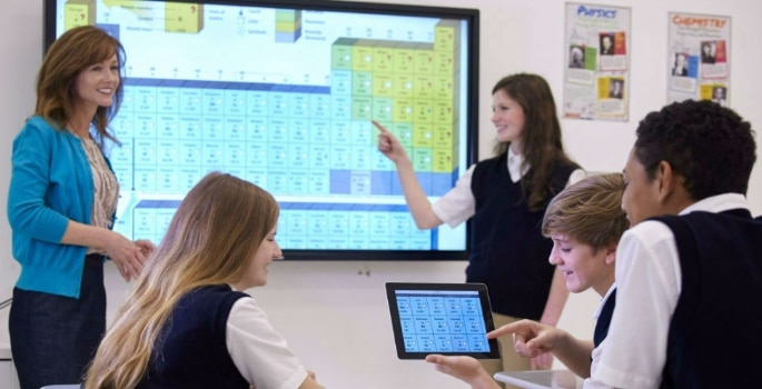 Ar technologijos gali pakeisti mokytoją 21 amžiuje?