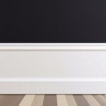 Kaip profesionaliai nudažyti grindjuostes nepaliekant dažų pėdsakų ant sienų ir grindų: detalus vadovas pradedantiesiems