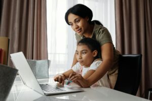 Kaip sukurti elektroninę parduotuvę mokytojams ir pedagogams: nuo nišos pasirinkimo iki pirmųjų pardavimų per 30 dienų