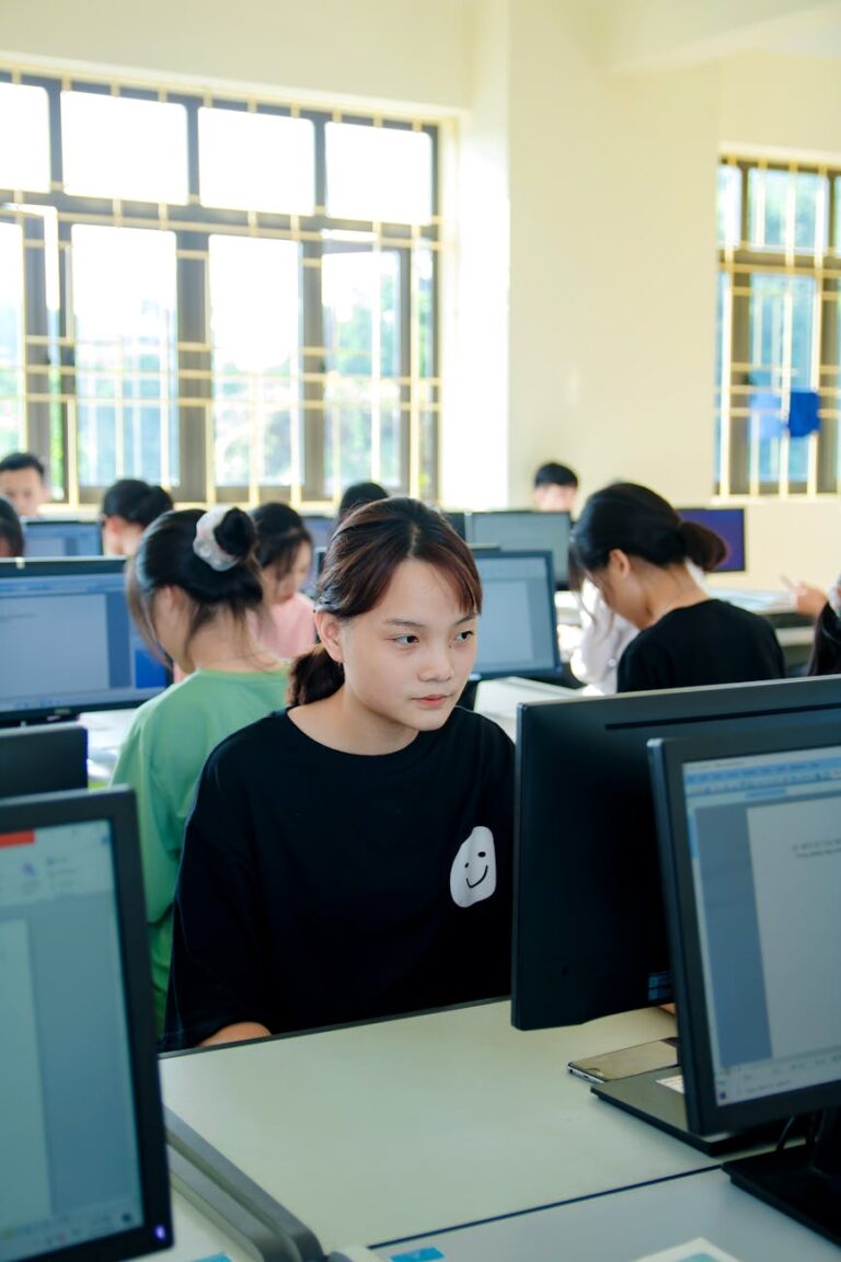 Kaip mokytojai gali efektyviai integruoti skaitmeninį raštingumą į kasdienę pamoką: praktiniai patarimai ir įrankiai pradedantiesiems