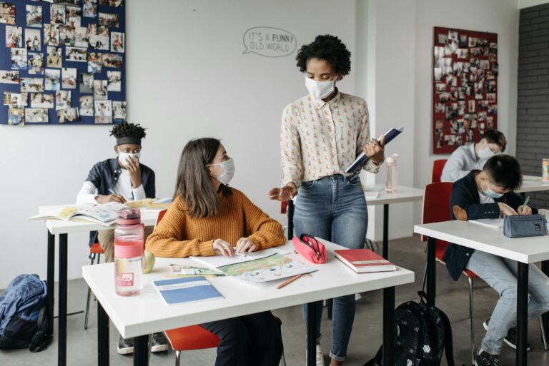 Kaip efektyviai panaudoti naujienų portalus kaip mokymo priemonę klasėje: praktinis mokytojo vadovas